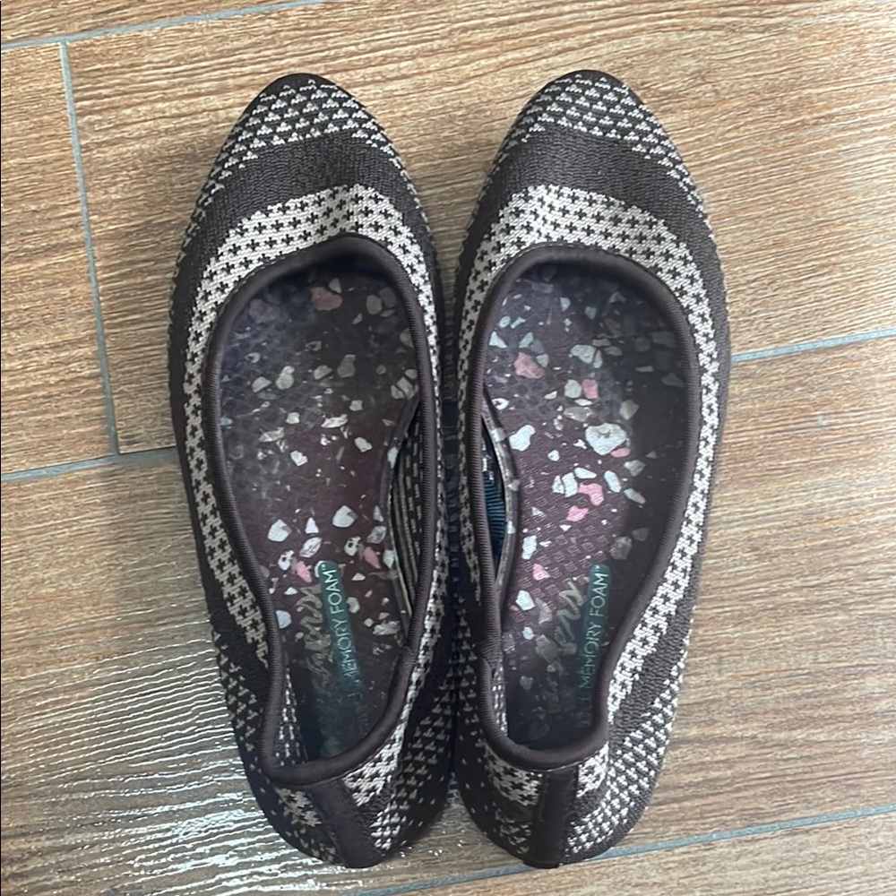 Skechers Memory Foam Women's Black and Cream Flats